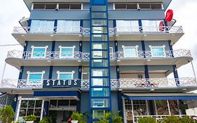 Status Hotel
